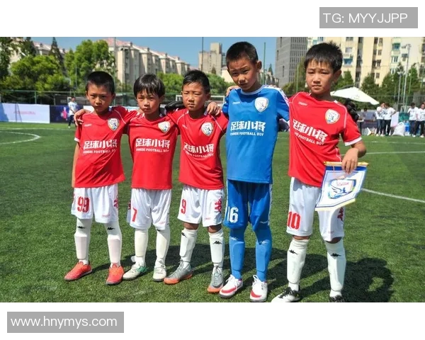 白旭尧足球明星崛起之路揭秘他如何成为年轻球员的榜样与偶像